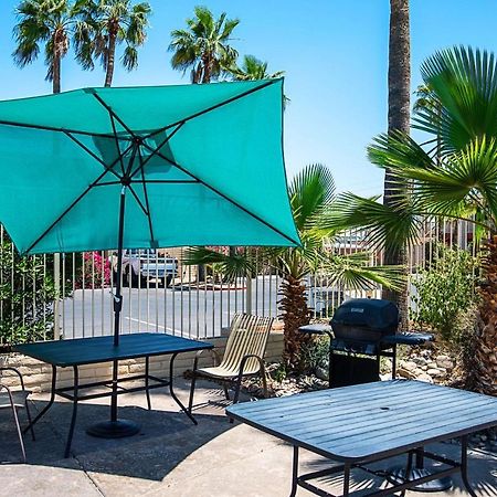 Quality Inn & Suites Phoenix Nw - Sun City Youngtown Exterior foto